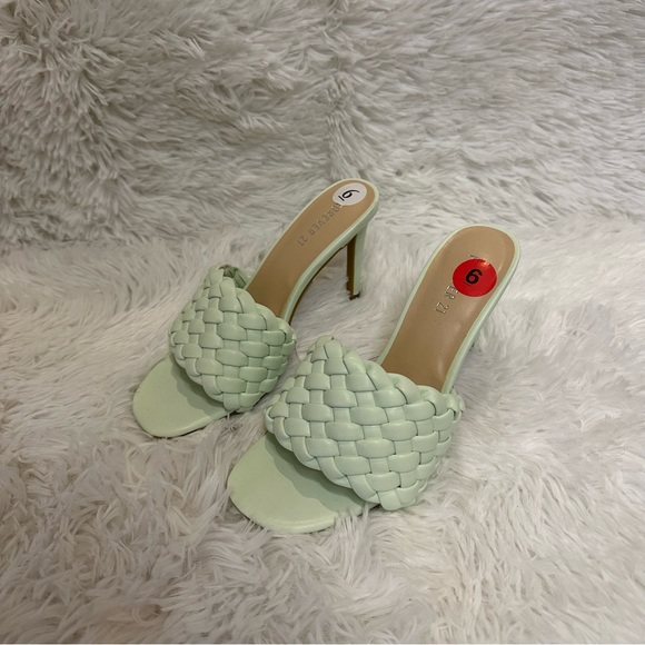 FOREVER 21 High heels Sandals Sage NEW - Picture 2 of 5